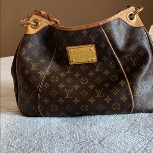 Louis Vuitton Galliera PM Bag **Moving Sale-***